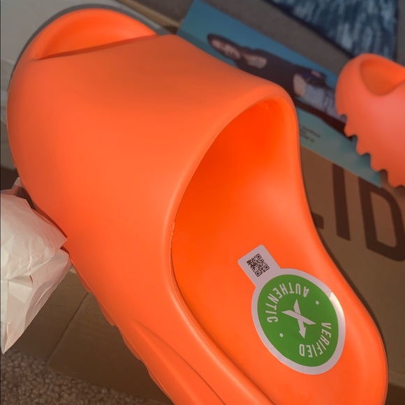 Authentic Enflame Yeezy Slides 🧡🍊 - Picture 3 of 5